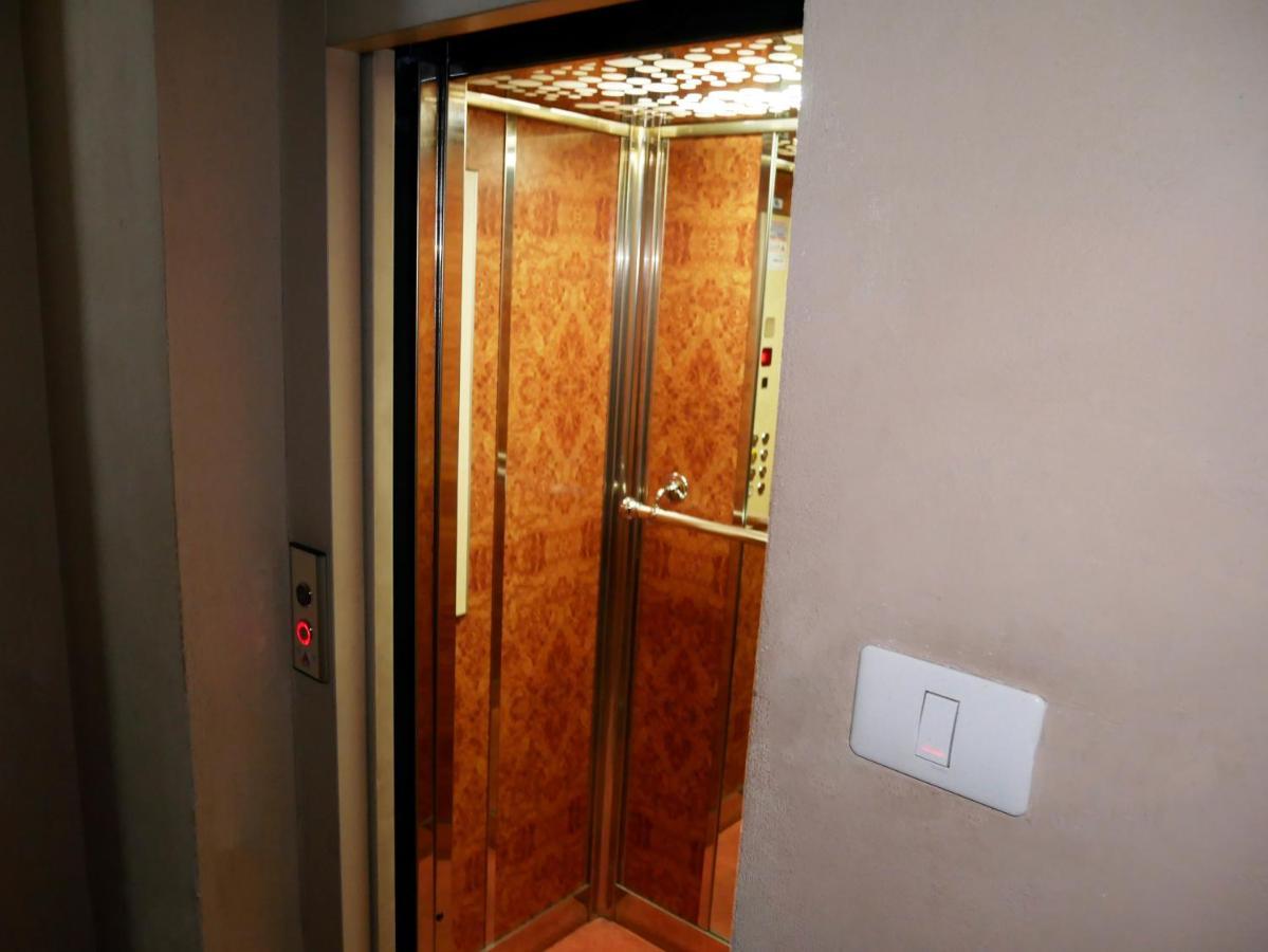 Ninetti Guest House - Apt Centro Storico CTA Exteriör bild